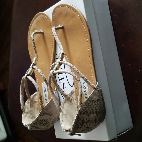 Shoes - Picture 3 of 4